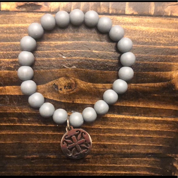 Rustic Cuff Pale Silver & Dark Gray Catherine Bracelet w/Elastic Stretch - Picture 3 of 3